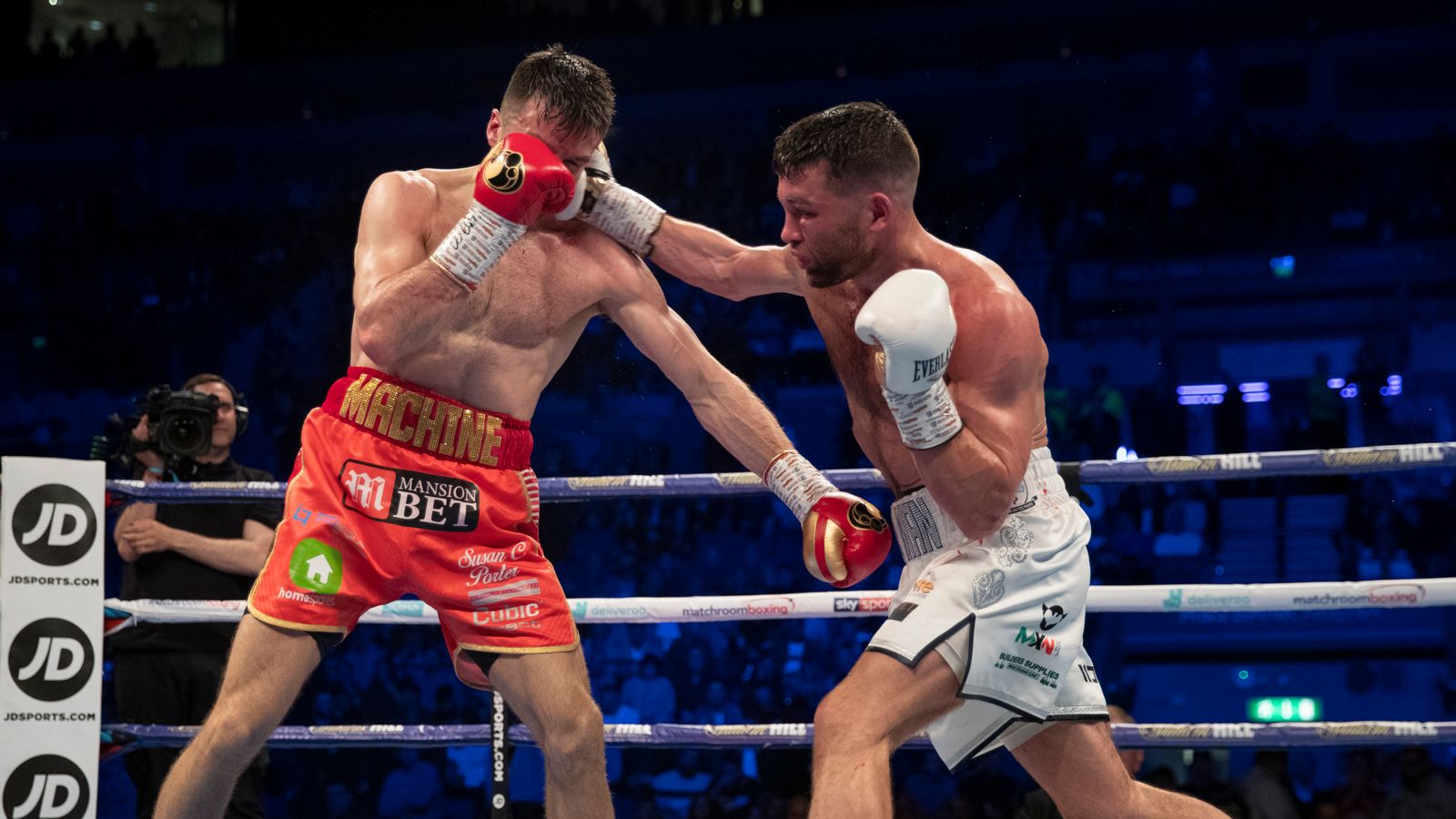 Smith vs Eggington: Scott Fitzgerald drops Anthony Fowler in the final ...