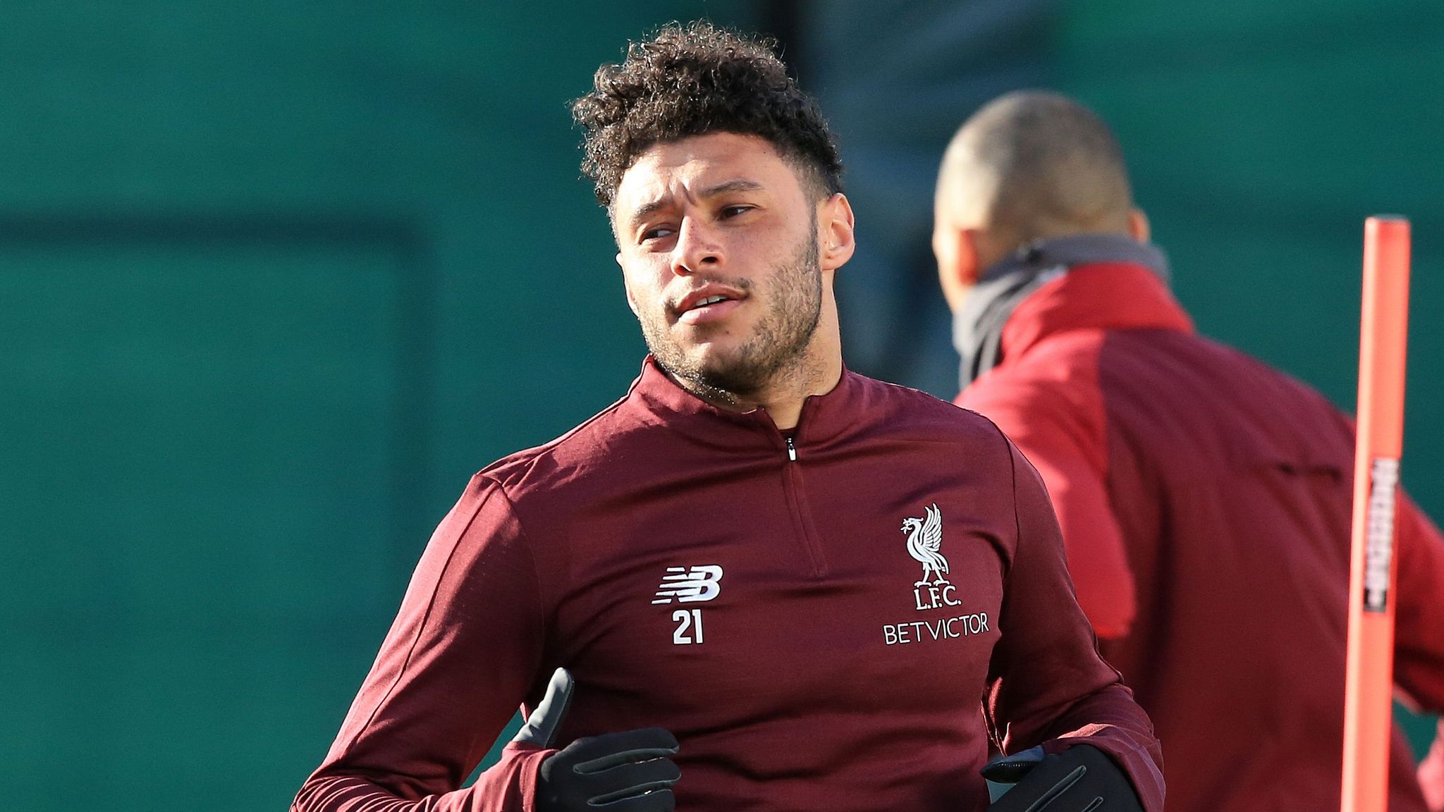 Alex Oxlade-Chamberlain signs new Liverpool contract | Football News