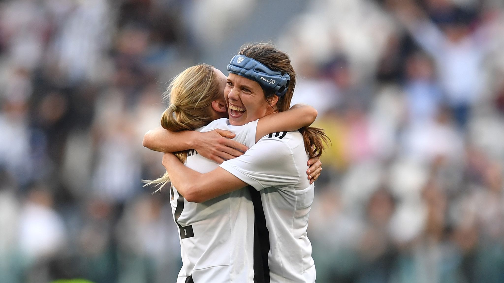 Juventus Women beat Fiorentina, set Serie A record with 18th straight win -  Black & White & Read All Over