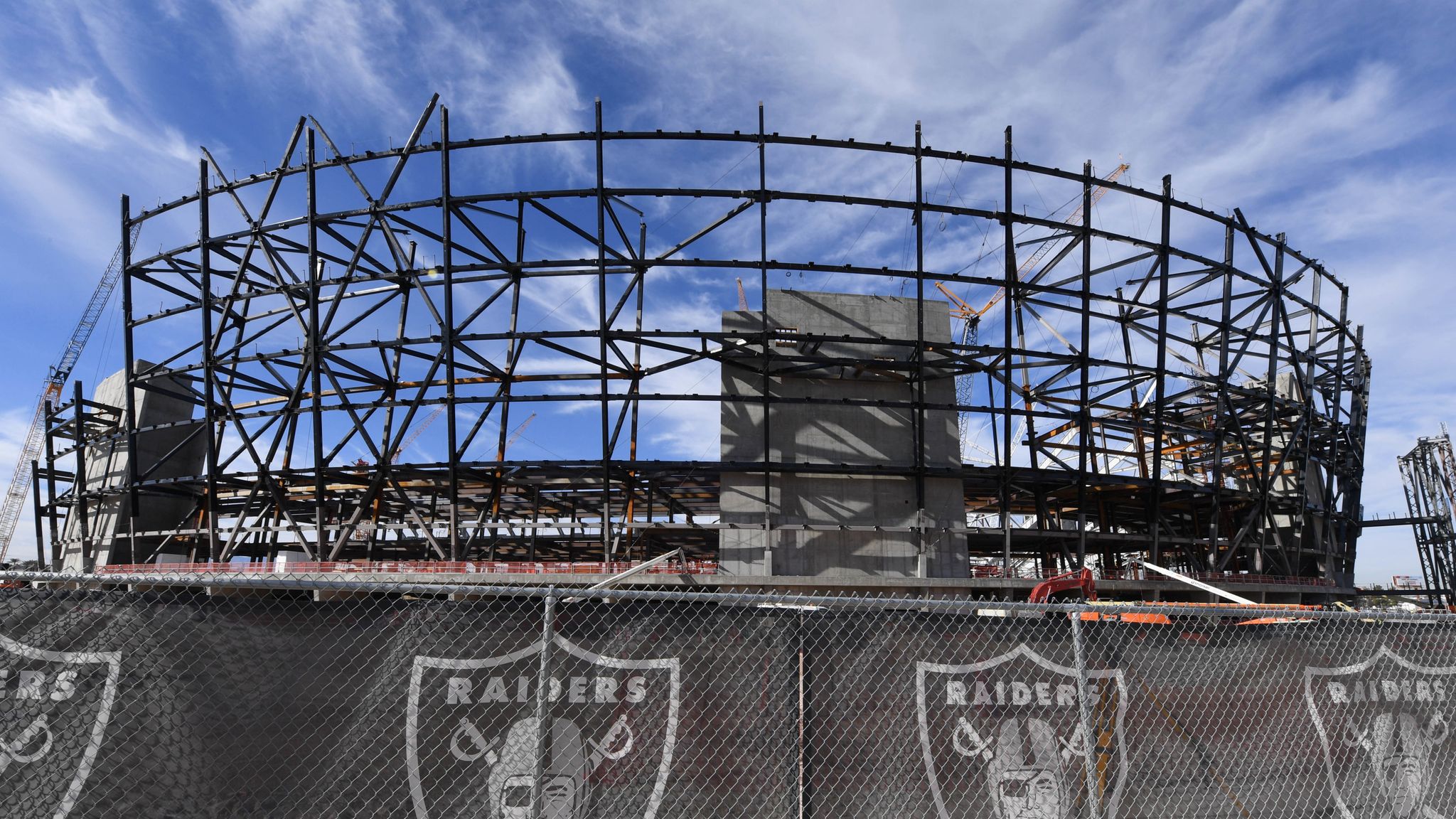 Coliseum Authority OKs Raiders lease to play in Oakland