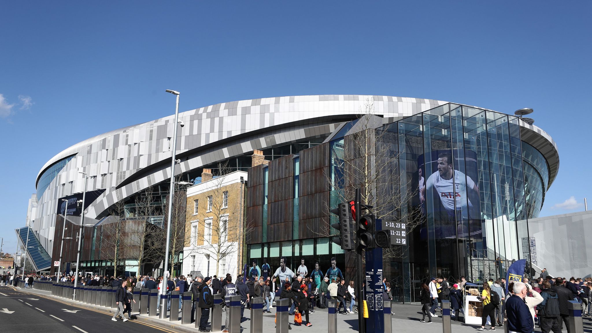 THE BIGGEST CLUB SHOP IN EUROPEAN FOOTBALL: A Look Inside the New Shop at  Tottenham's New Stadium 