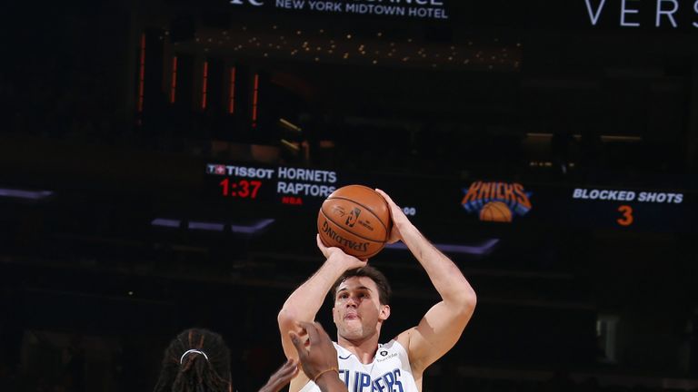 Danilo Gallinari lofts a jump shot against the Knicks