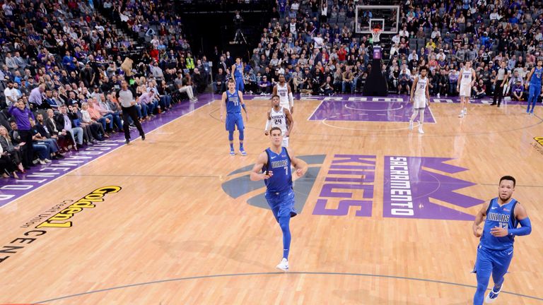 De'Aaron Fox hammers home a reverse dunk against the Dallas Mavericks