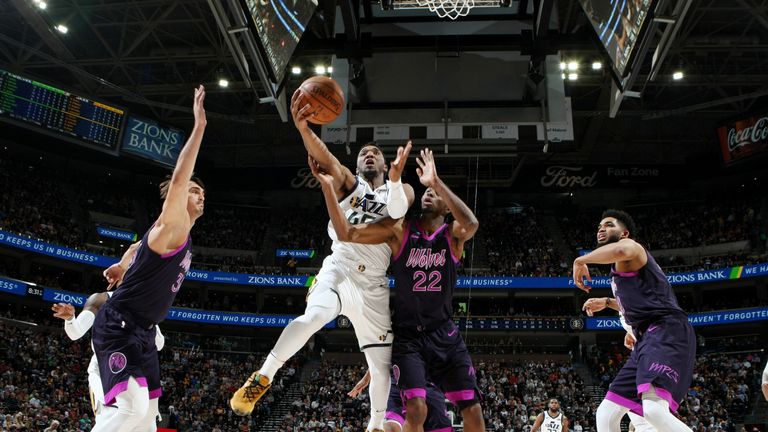 Donovan Mitchell soars to score at the rim against Minnesota