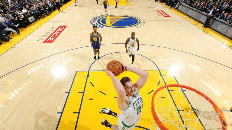 Gordon Hayward throws down a dunk in the Celtics' hammering of the Golden State Warriors