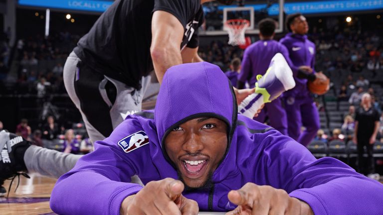 Harry Giles gets loose before a Kings game
