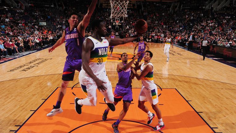 Julius Randle finishes at the rim against Phoenix