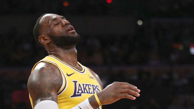 LeBron James shows his frustration as the Lakers fall to another defeat