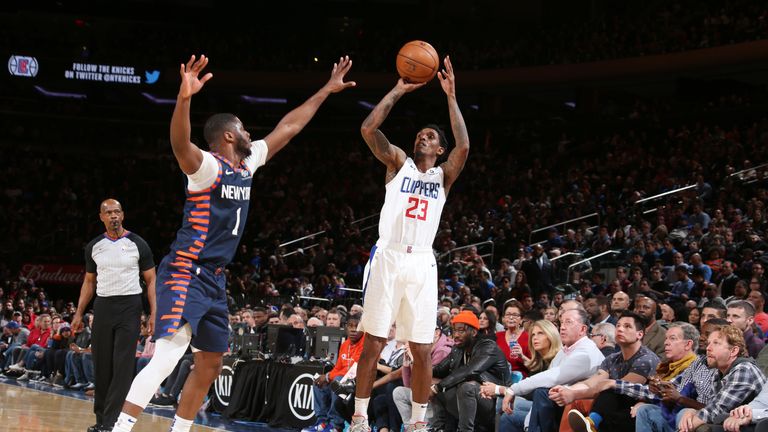 Lou Williams shoots over Emmanuel Mudiay at Madison Square Garden