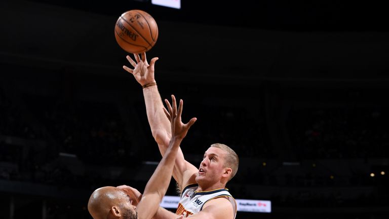 Mason Plumlee lofts a jump hook against Minnesota