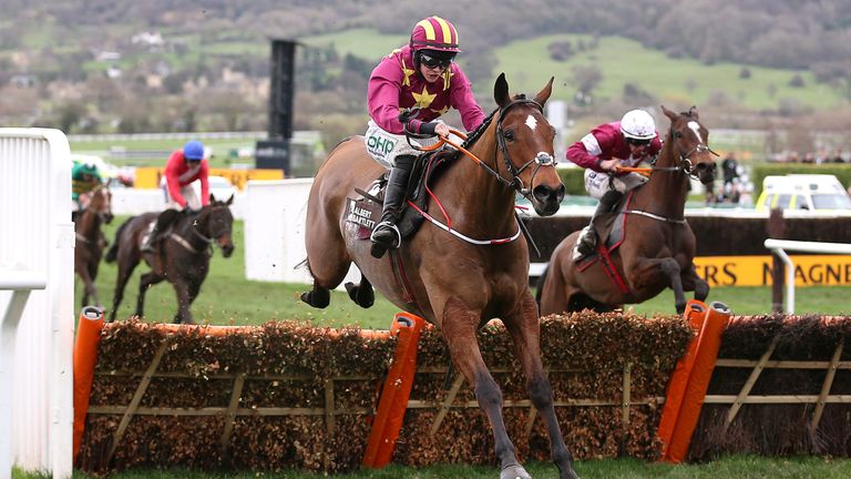 Minella Indo and Rachael Blackmore on their way to victory 