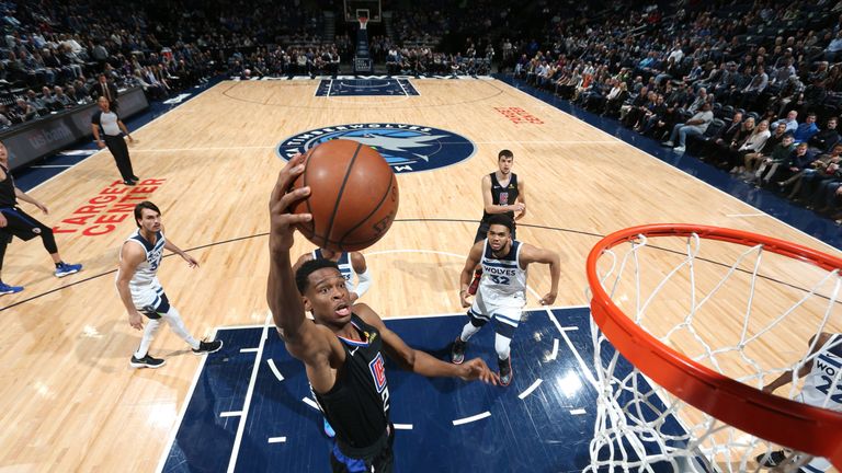 Shai Gilgeous-Alexander dunks against Minnesota