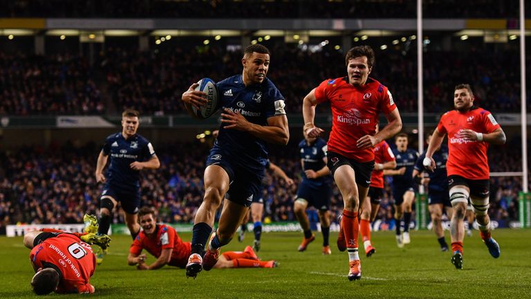 Adam Byrne of Leinster on his way to scoring his side's second try 