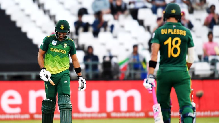 CAPE TOWN, SOUTH AFRICA - MARCH 16: Aiden Markram of South Africa breaks his bat during the 5th Momentum ODI match between South Africa and Sri Lanka at PPC Newlands on March 16, 2019 in Cape Town, South Africa. (Photo by Ashley Vlotman/Gallo Images)