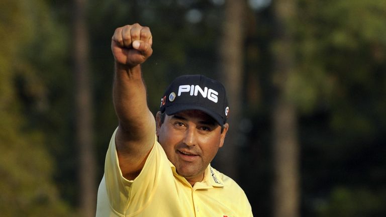 Angel Cabrera celebrates after clinching his place in the play-off at the 2009 Masters