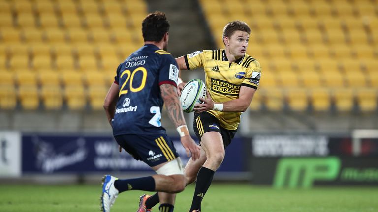 Beauden Barrett looks to offload against the Highlanders
