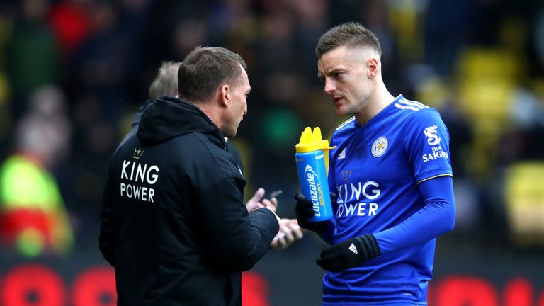 Brendan Rodgers speaks to Jamie Vardy on the touchline