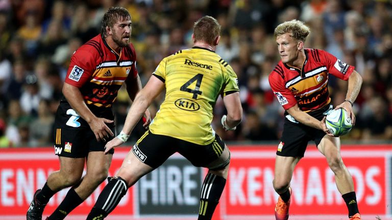 Damian McKenzie attacking for the Chiefs in Round 5 of Super Rugby