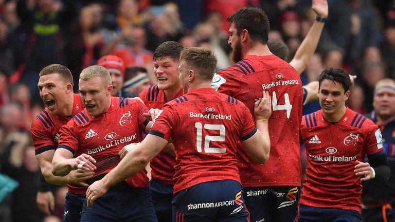 30 March 2019; Keith Earls of Munster celebrates with team-mates after scoring their side's first try during the Heineken Champions Cup Quarter-Final match between Edinburgh and Munster at BT Murrayfield Stadium in Edinburgh, Scotland. Photo by Brendan Moran/Sportsfile