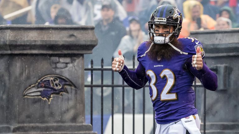 BALTIMORE, MD - SEPTEMBER 23: Eric Weddle #32 of the Baltimore Ravens takes the field before the game against the Denver Broncos at M&T Bank Stadium on September 23, 2018 in Baltimore, Maryland.  (Photo by Scott Taetsch/Getty Images)