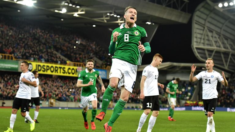 Steven Davis celebrates his goal in Northern Ireland&#39;s 2-0 win over Estonia.