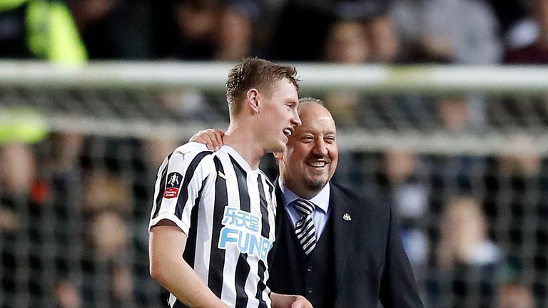 Newcastle United manager Rafael Benitez (right) speaks to Sean Longstaff
