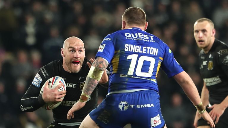 Gareth Ellis takes on Brad Singleton as Hull's resurgence continued