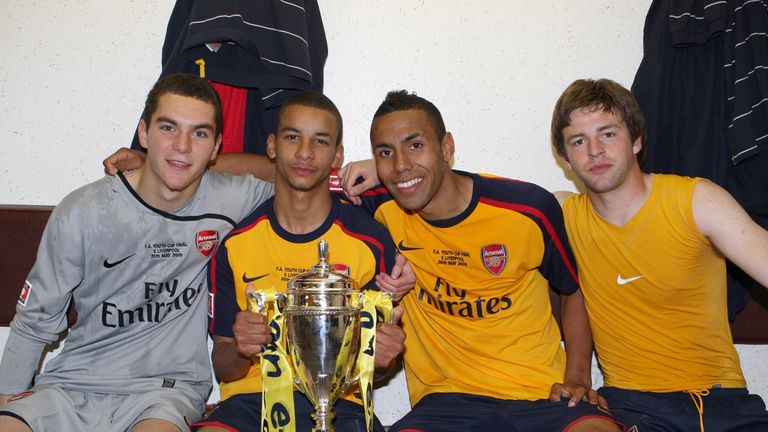 (L>R) James Shea, Craig Eastmond, Kyle Bartley and Tom Cruise (Arsenal) with the youth cup trophy. Liverpool 1:2 Arsenal. Arsenal win 6:2 over the two legs. FA Youth Cup Final, 2nd leg. Anfield, 26/5/09. Credit : Arsenal Football Club / David Price.