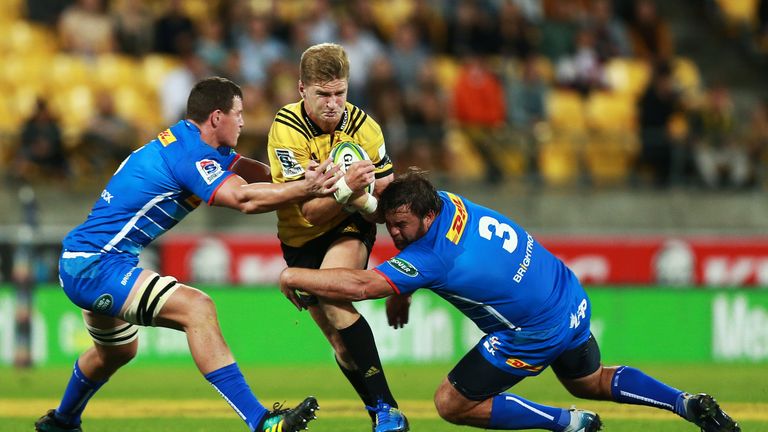 Jordie Barrett is tackled by JD Schickerling and Frans Malherbe (L) 