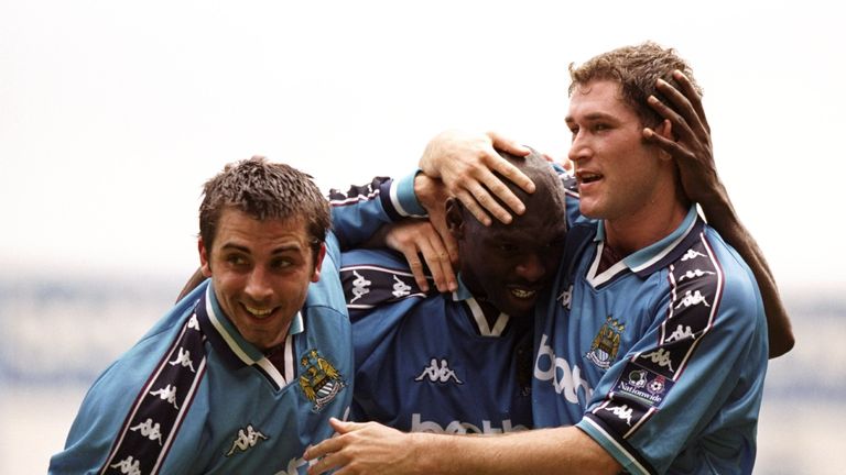 Kevin Horlock, Shaun Goater and Lee Bradbury of Manchester City celebrate 