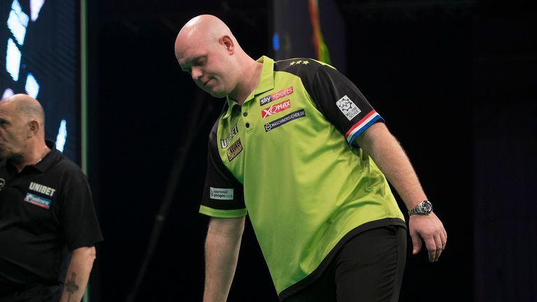 UNIBET PREMIER LEAGUE 2019.WESTPOINT ARENA.EXETER.PIC LAWRENCE LUSTIG.JAMES WADE V MICHAEL VAN GERWEN.MICHAEL VAN GERWEN IN ACTION