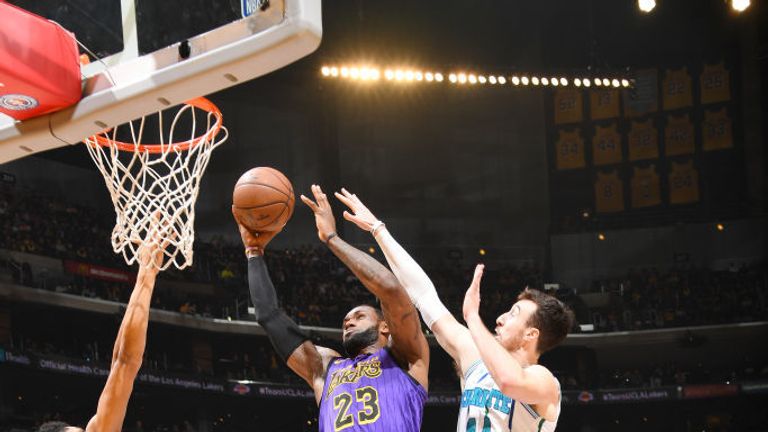 LeBron James throws it down for Los Angeles Lakers