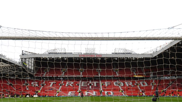 Manchester United have announced a price freeze on season tickets 