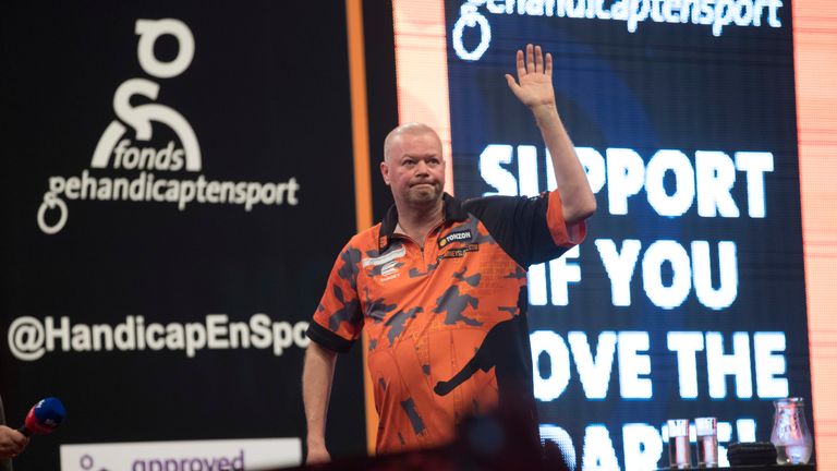 UNIBET PREMIER LEAGUE DARTS 2019.AHOY ARENA,.ROTTERDAM .NIGHT2.PIC LAWRENCE LUSTIG.MICHAEL VAN GERWEN V RAYMOND Van Barneveld.RAYMOND VAN BARNEVELD IN ACTION.