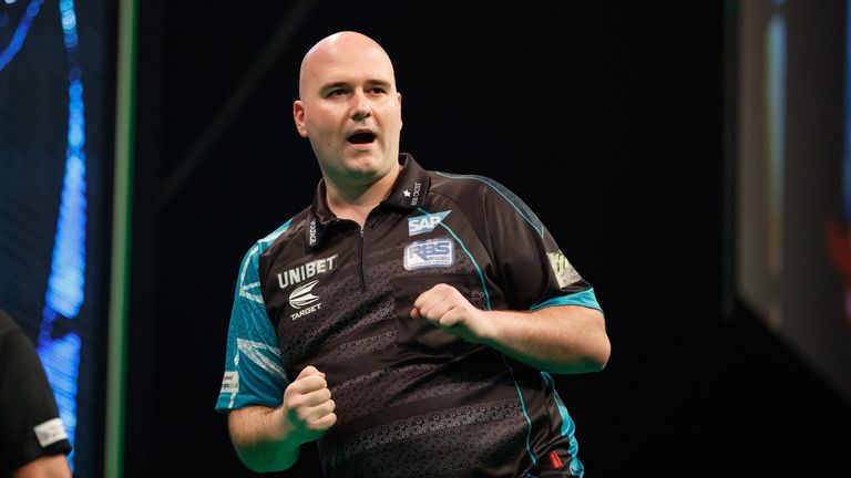 Premier League game at the BHGE Arena in Aberdeen between Michael Smith and Rob Cross