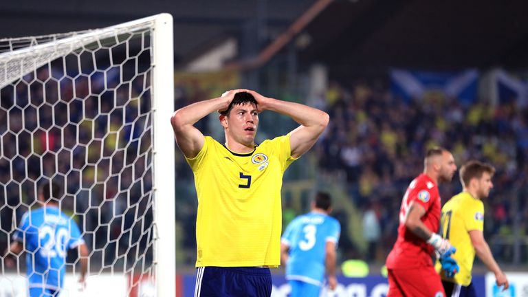 Lo scozzese Scott McKenna reagisce durante le qualificazioni Euro 2020, partita del Gruppo A allo stadio di San Marino, Serravalle.