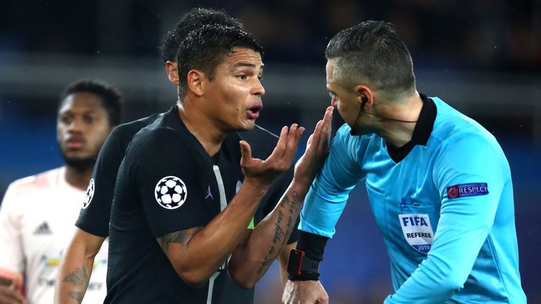 Thiago Silva remonstrates with the referee in PSG&#39;s defeat to Manchester United in the Champions League.
