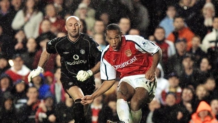 Thierry Henry netted two late goals as Arsenal took advantage of a pair of Fabian Barthez mistakes