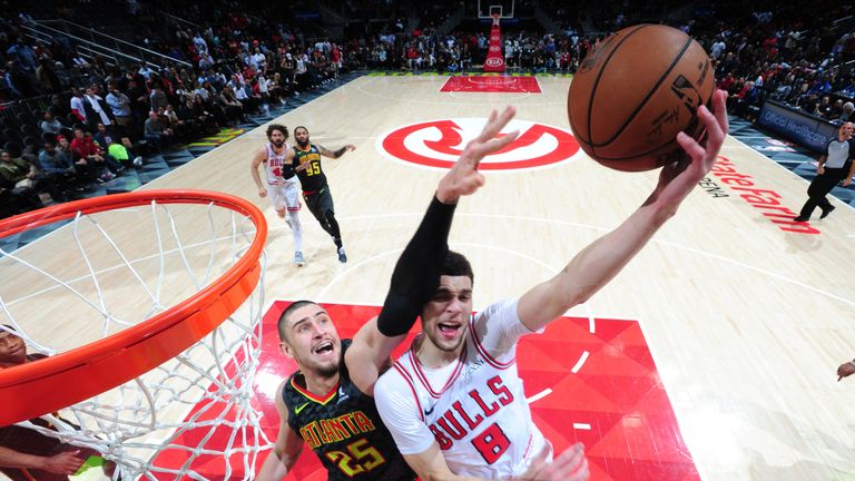 Chicago, USA. 04th Apr, 2023. Chicago, USA, April 4, 2023: Zach LaVine (8  Chicago Bulls) attempts a layup during the game between the Chicago Bulls  and Atlanta Hawks on Tuesday April 4