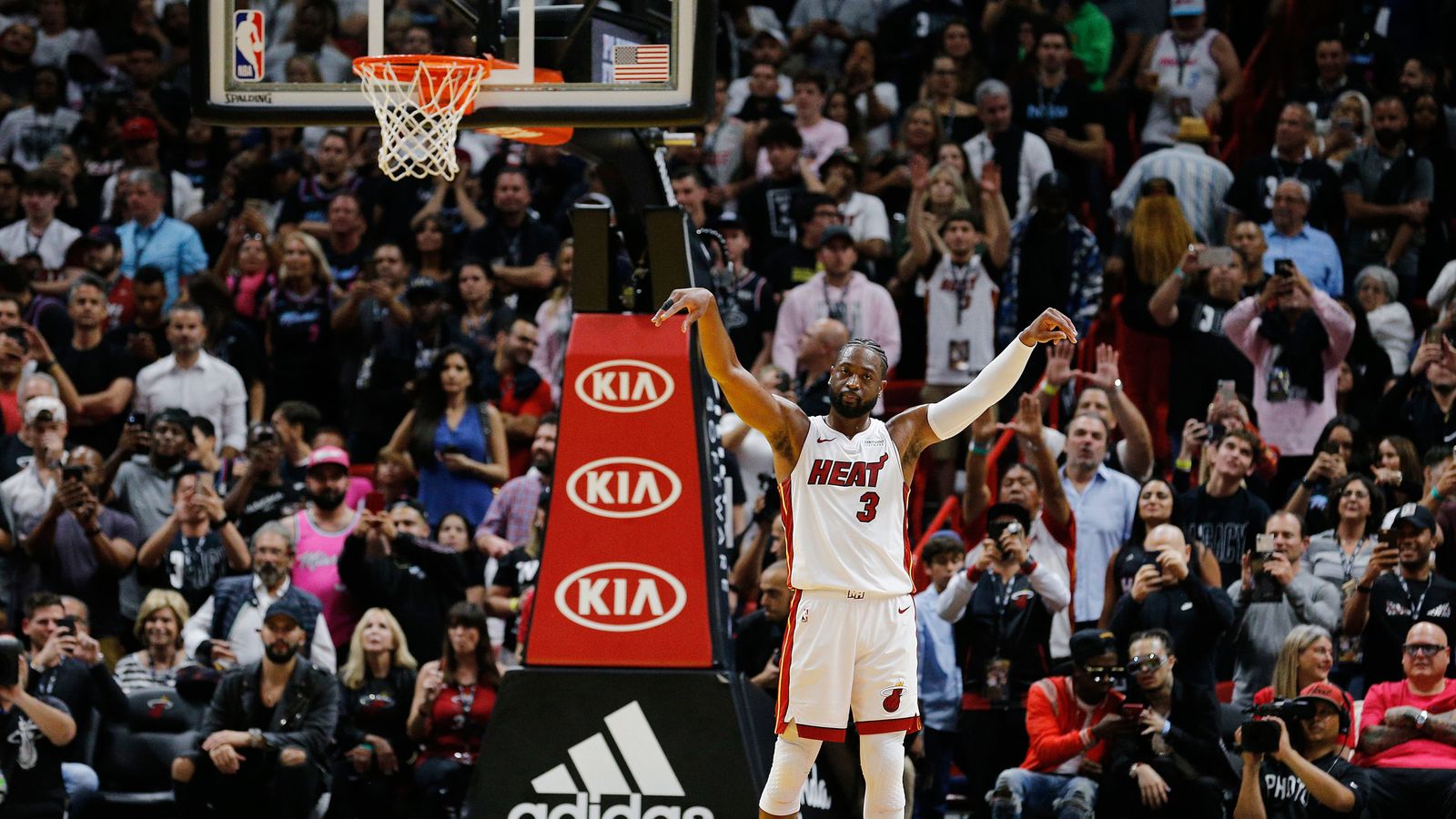Dwyane Wade stars in final Heat home game and leads Miami to victory over Philadelphia ...