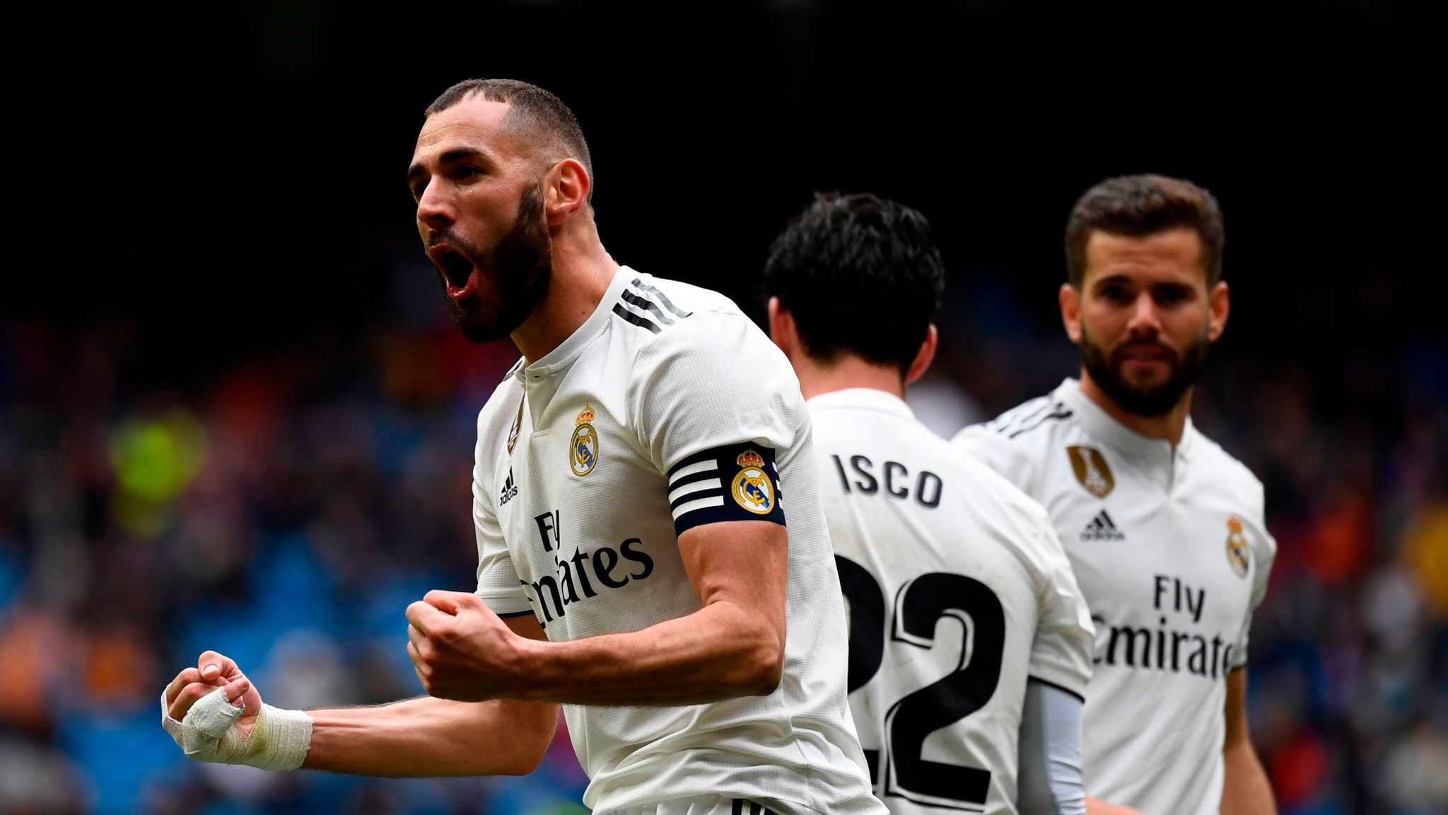 Real Madrid 2-1 Eibar: Hosts rescued by Karim Benzema's double