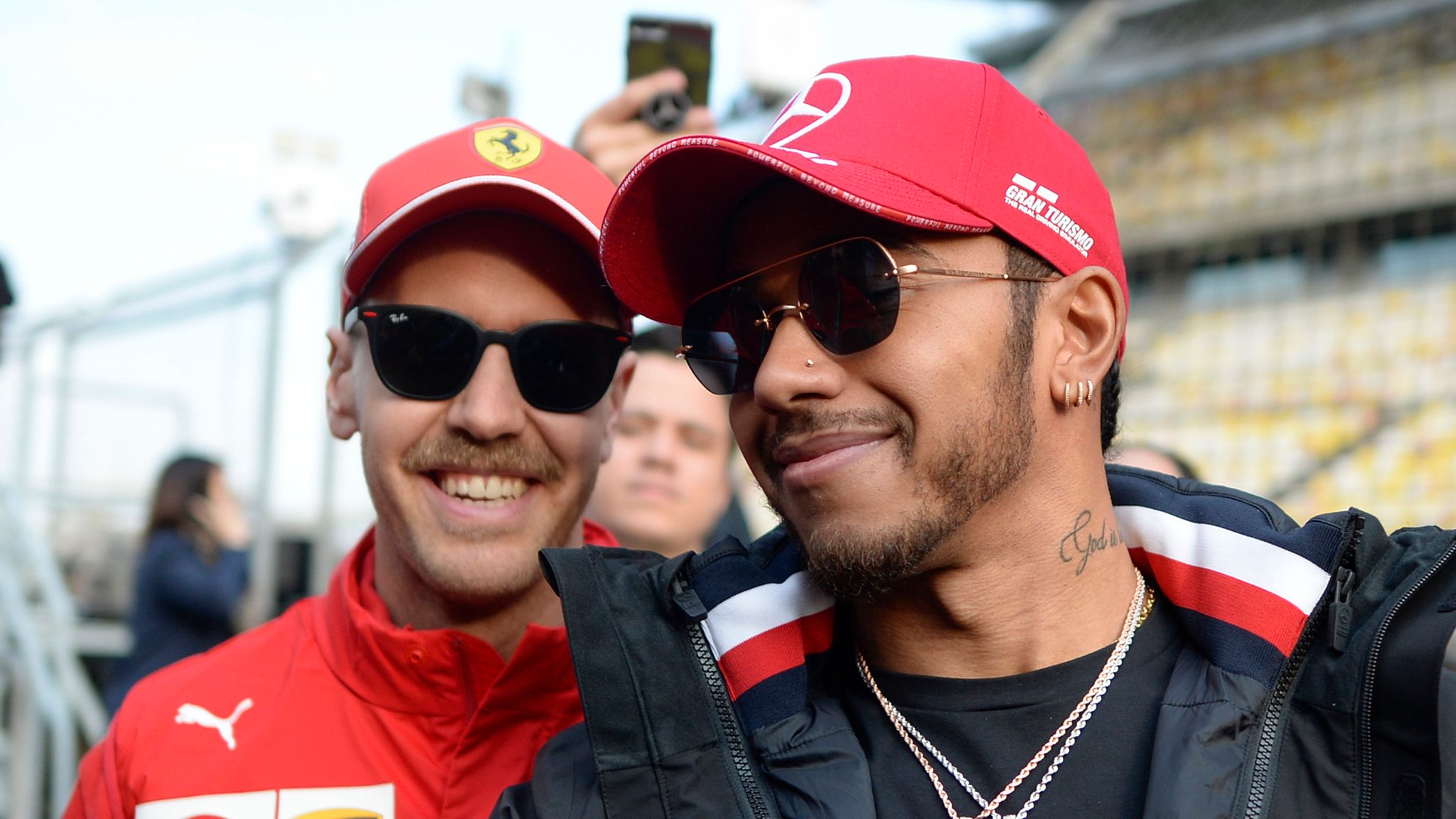 Caligrafía combinar Refinería Chinese GP: Lewis Hamilton sports 'lucky' Chinese red for Mercedes | F1 News