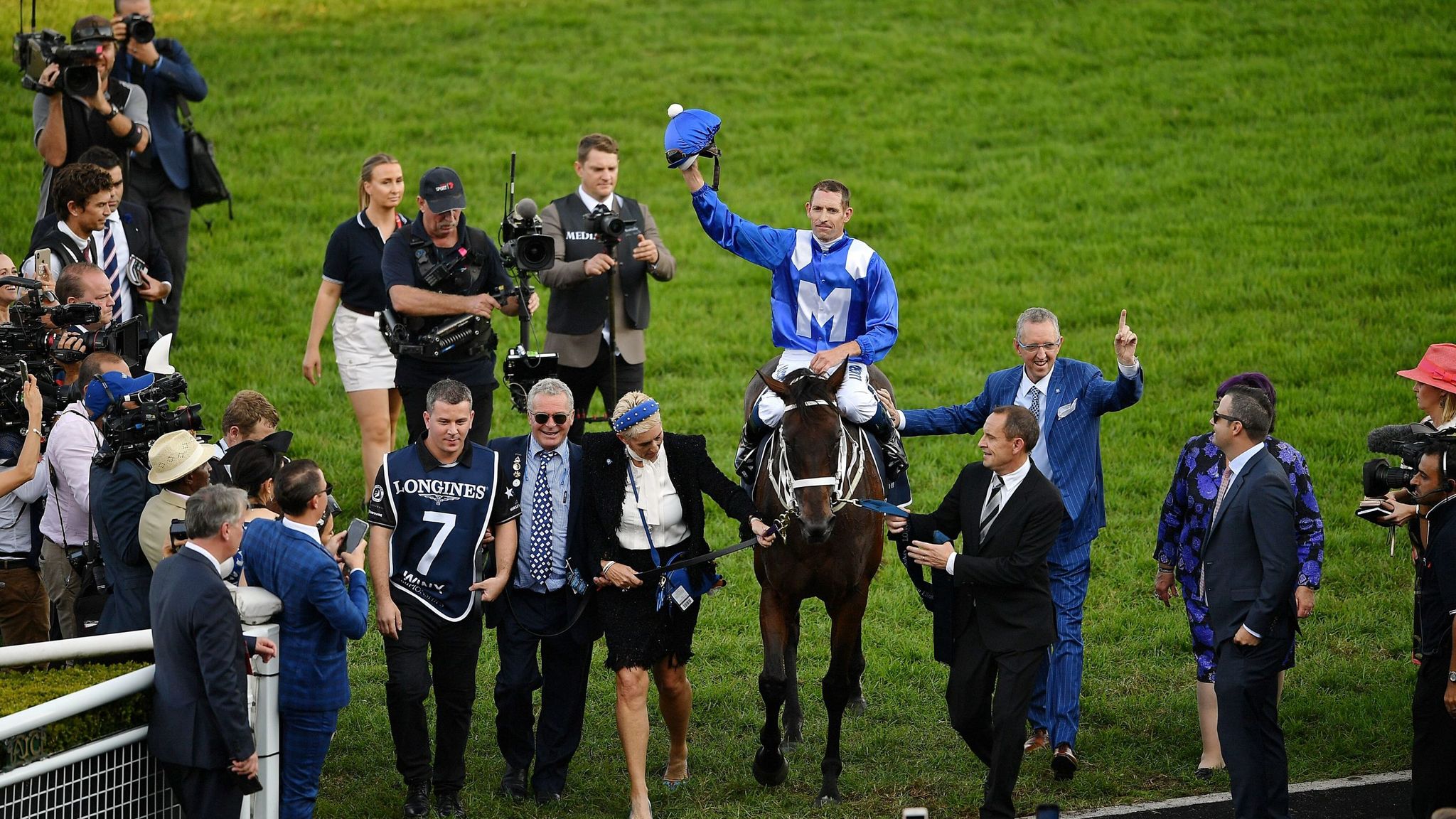 Winx heads into retirement after winning 33rd straight race in