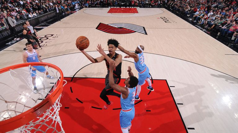 Anfernee Simons elevates to the rim against Sacramento