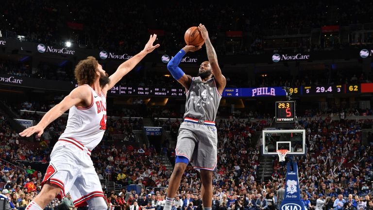 Jonathan Simmons fires a jump shot against the Bulls