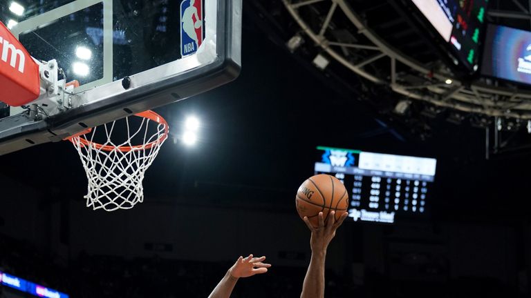 Kawhi Leonard attacks the basket against Minnesota