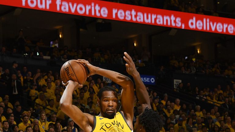 Kevin Durant is defended by Clippers guard Patrick Beverley