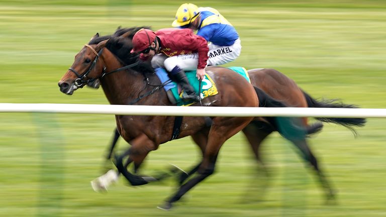 Oisin Murphy riding Kick On win the bet365 Feilden Stakes from Walkinthesand