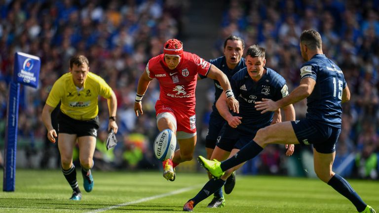 Cheslin Kolbe makes a break down the right touchline