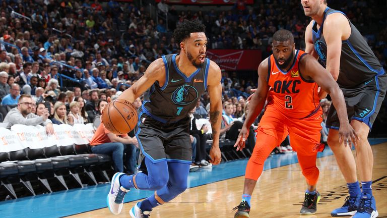 Courtney Lee of the Dallas Mavericks handles the ball during the game against Raymond Felton of the Oklahoma City Thunder